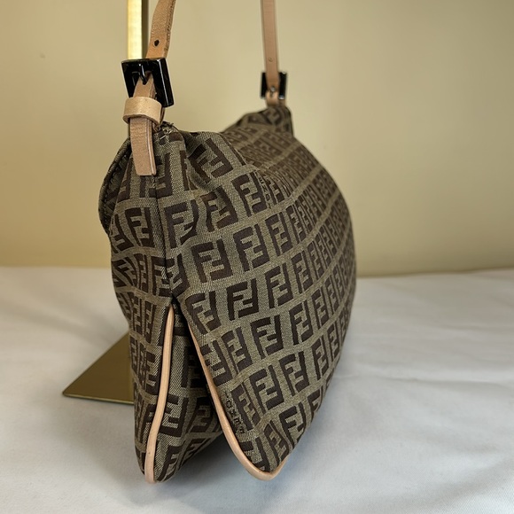 Fendi Zucca Mamma Baguette w/ Leather details - Picture 6 of 15